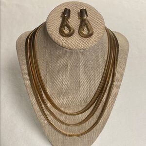 Elegant Gold Necklace and Earring Set